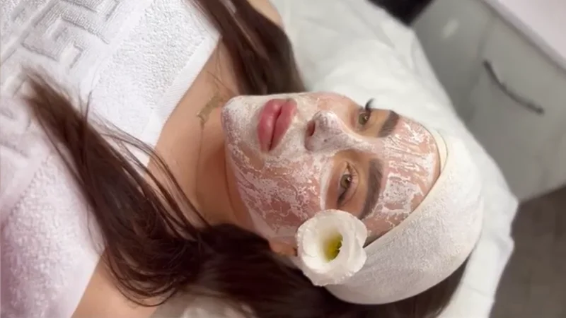 خدمات پوست و فیشیال نسیم شهر