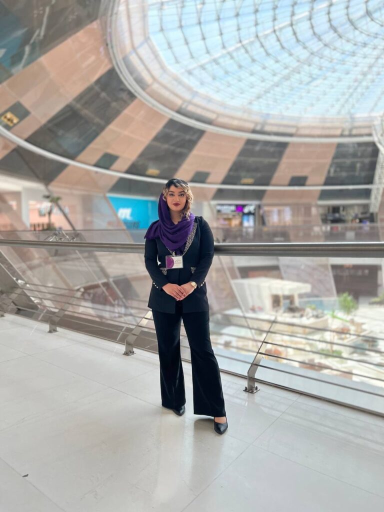 خدمات وآموزش کاشت ناخن لیدا