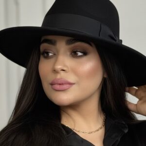 نیاز باواری مدرس و متخصص گریم حرفه ای عروس کرج