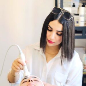 پاکسازی پوست آتوسا حلاجیان