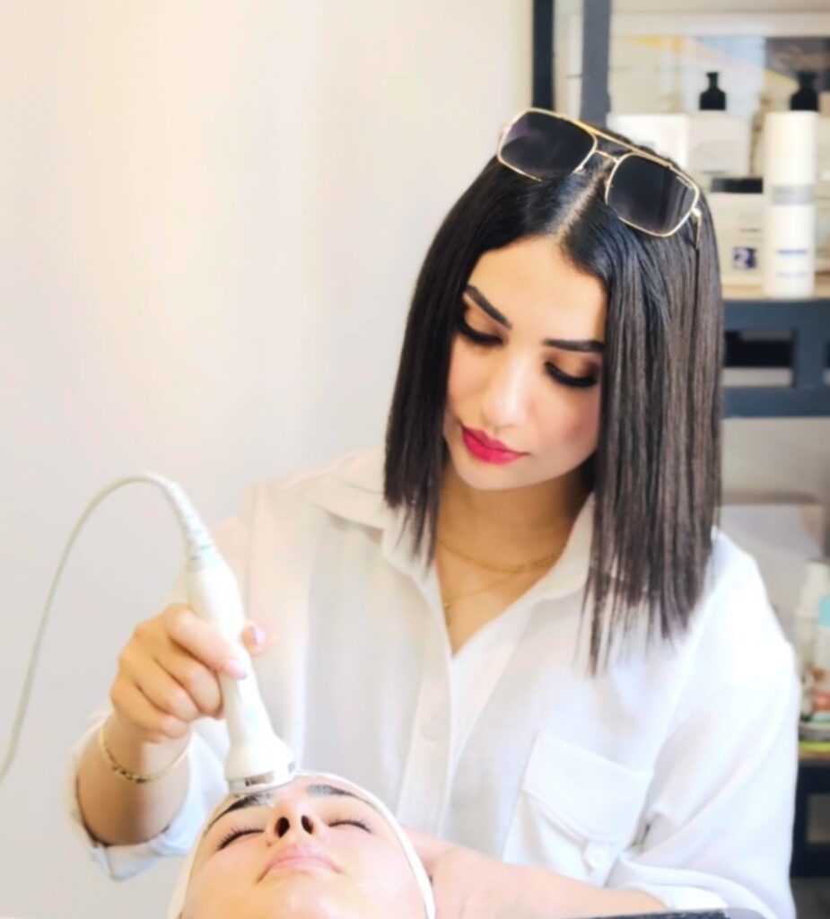 پاکسازی پوست آتوسا حلاجیان